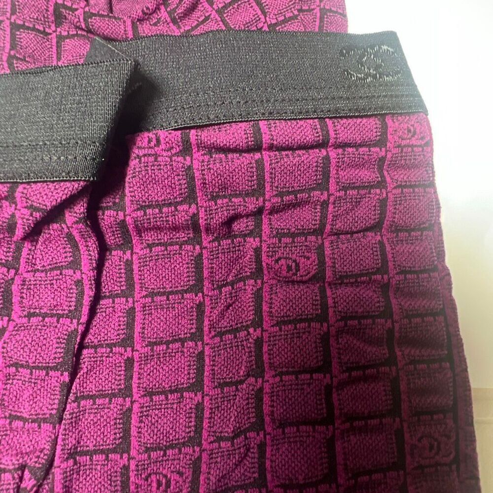 Chanel Jacquard Tights Bordeaux & Black CC Logo Pattern Size 2 New in Package - Picture 7 of 9
